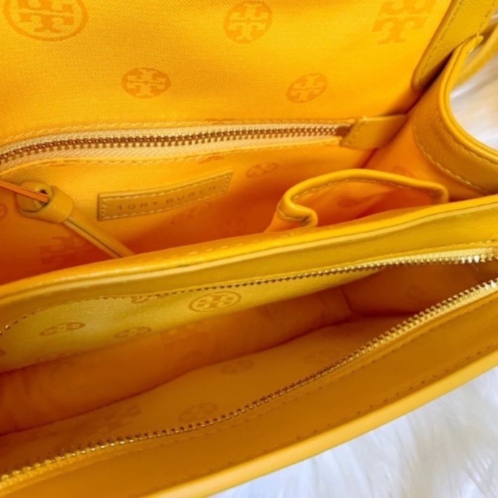 Tory Burch Quilted Daisy Alexa Combo Crossbody Bag - Picture 6 of 8